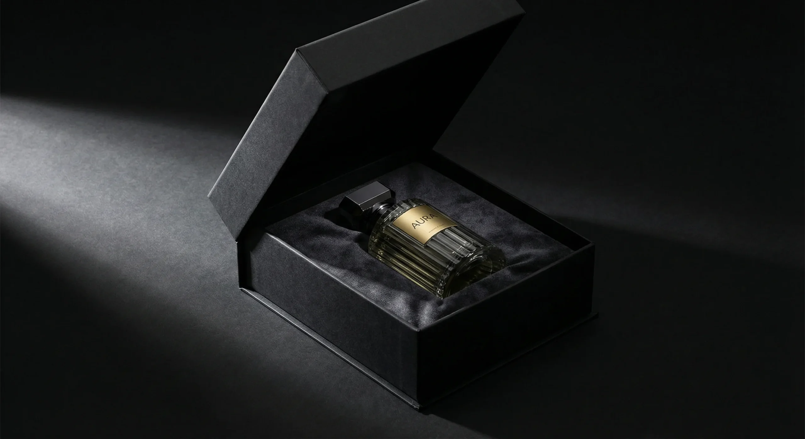 An open custom magnetic closure box demonstrating the quality of luxury cosmetic boxes Manhattan brands prefer.